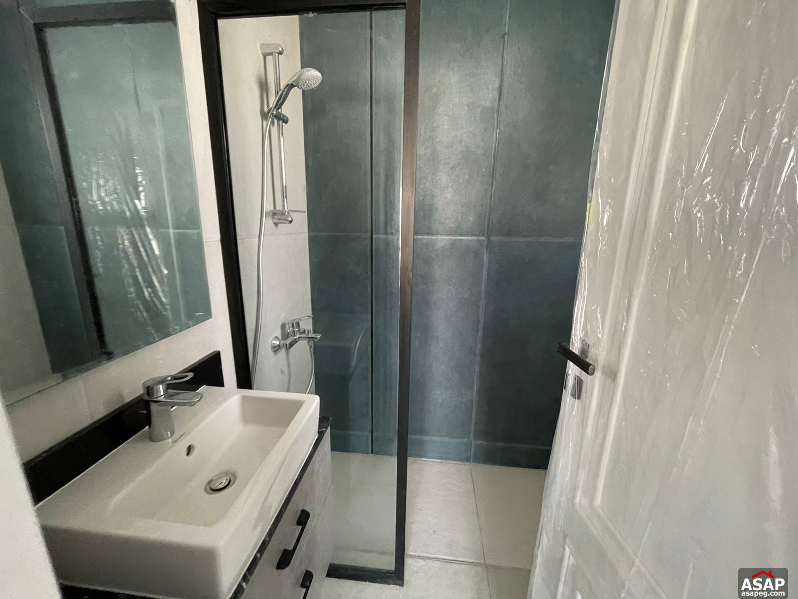 Studio with Roof for Rent in Eastown Sodic