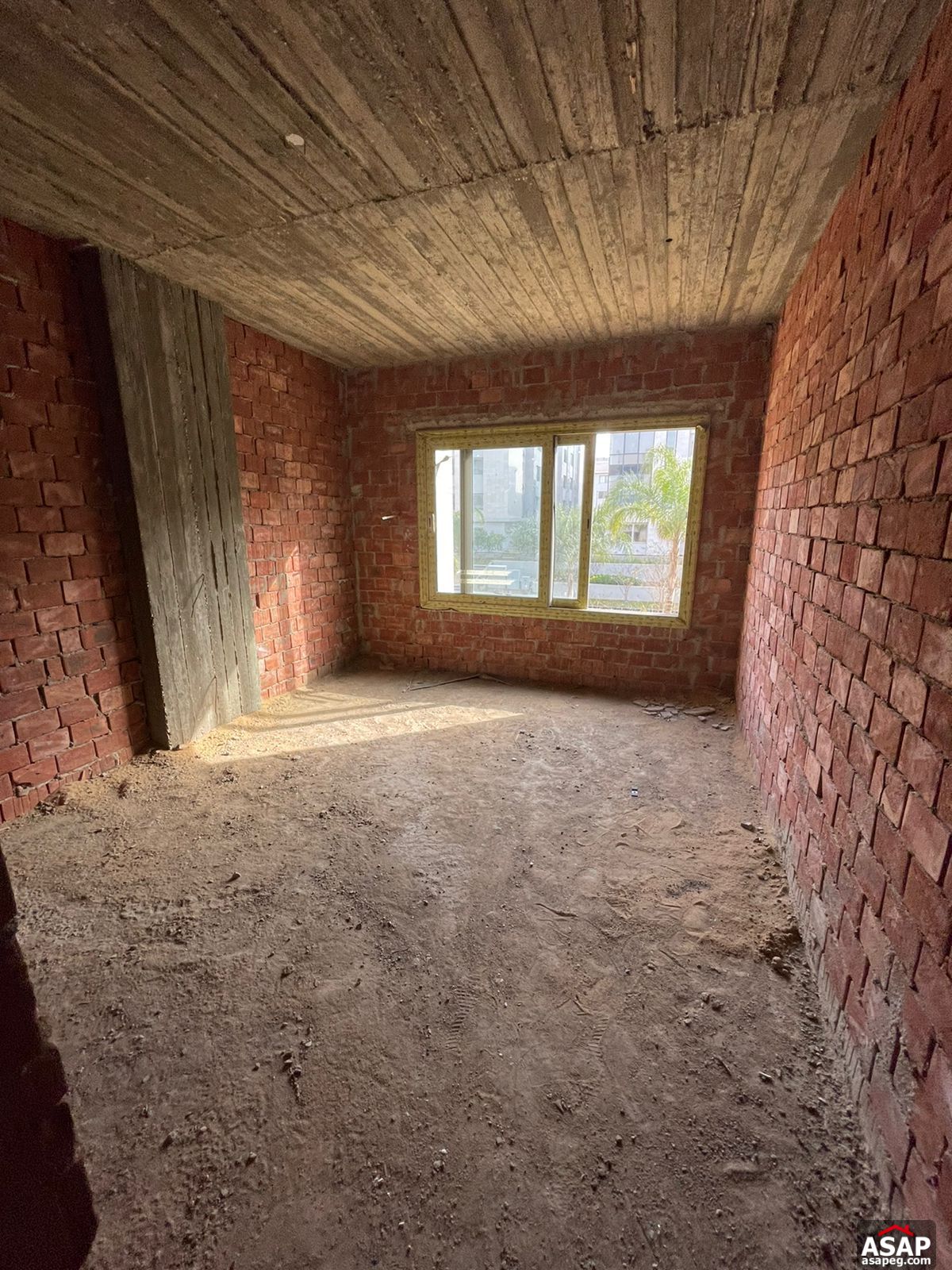 Apartment with Lake View for Sale in Galleria Moon Valley Apartment with Lake View for Sale in Galleria Moon Valley