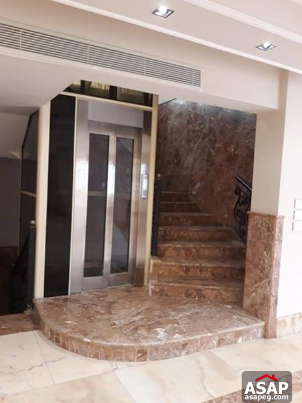 Villa with Swimming Pool in West Golf Villa with Swimming Pool in West Golf