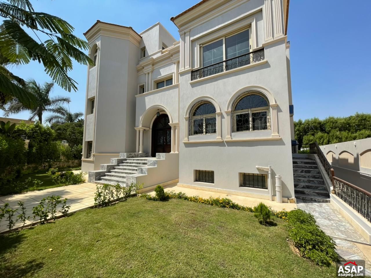 Villa with Swimming Pool for Sale in Fountain Park Villa with Swimming Pool for Sale in Fountain Park