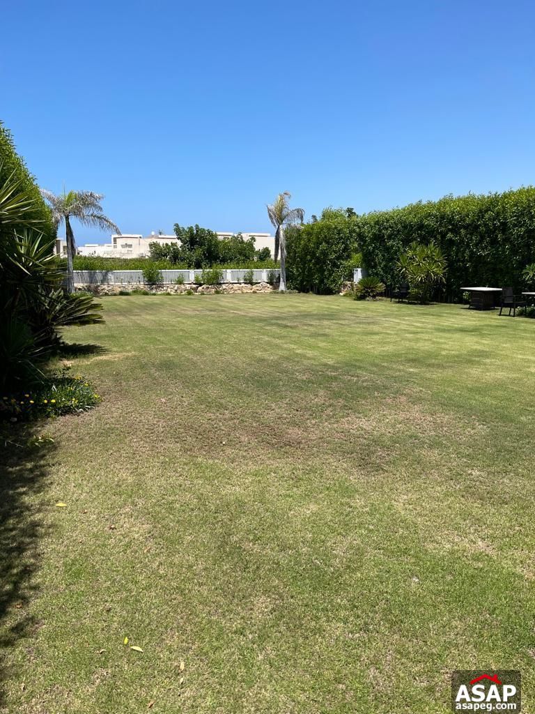 Finished Villa with Lake View for Sale in Hacienda Bay Finished Villa with Lake View for Sale in Hacienda Bay