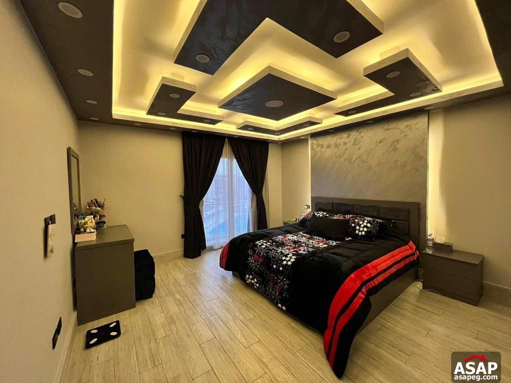 Penthouse with Roof for Sale in Galleria Moon Valley Penthouse with Roof for Sale in Galleria Moon Valley