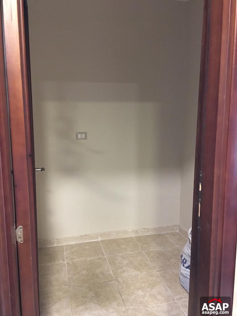 Triplex with Roof for Sale in Eastown