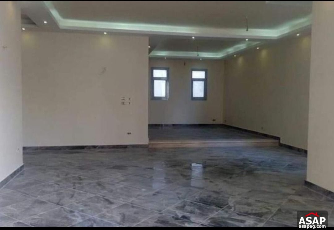 Duplex with Garden for Sale in Village Avenue Duplex with Garden for Sale in Village Avenue