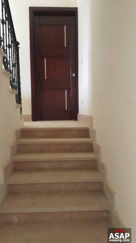 Stand Alone with Swimming Pool for Rent in Hyde Park