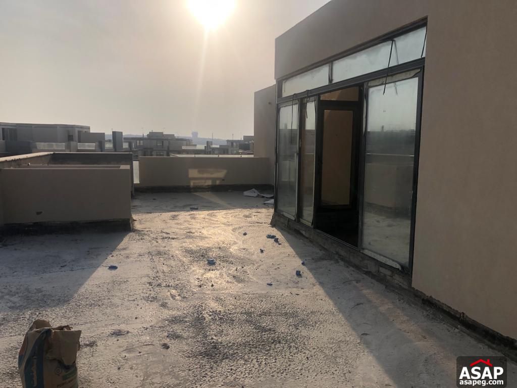 Penthouse with Pool View for Sale in Azad Compound