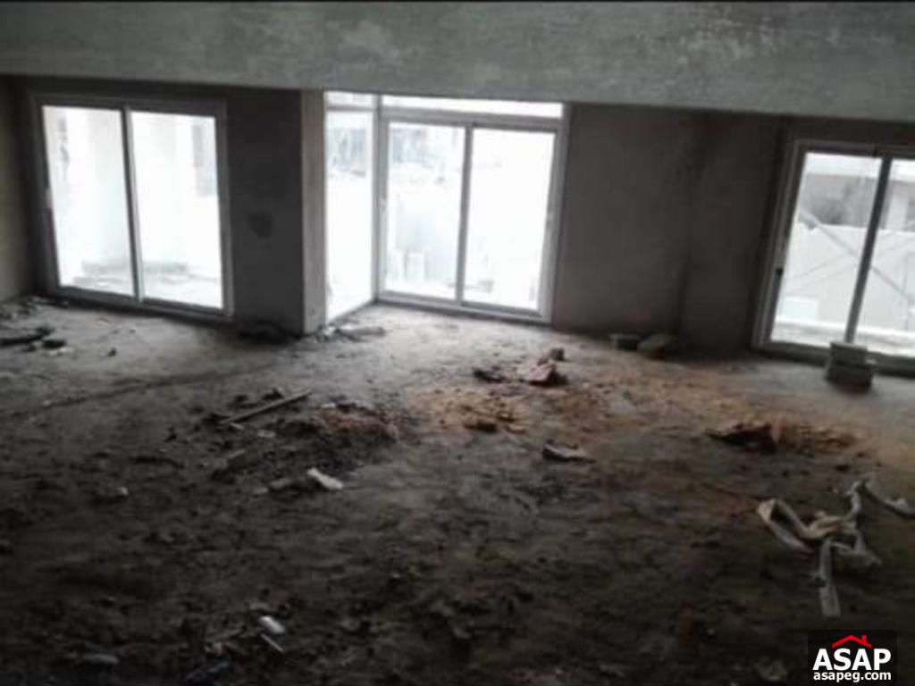 Duplex with Garden for Sale in Hyde Park