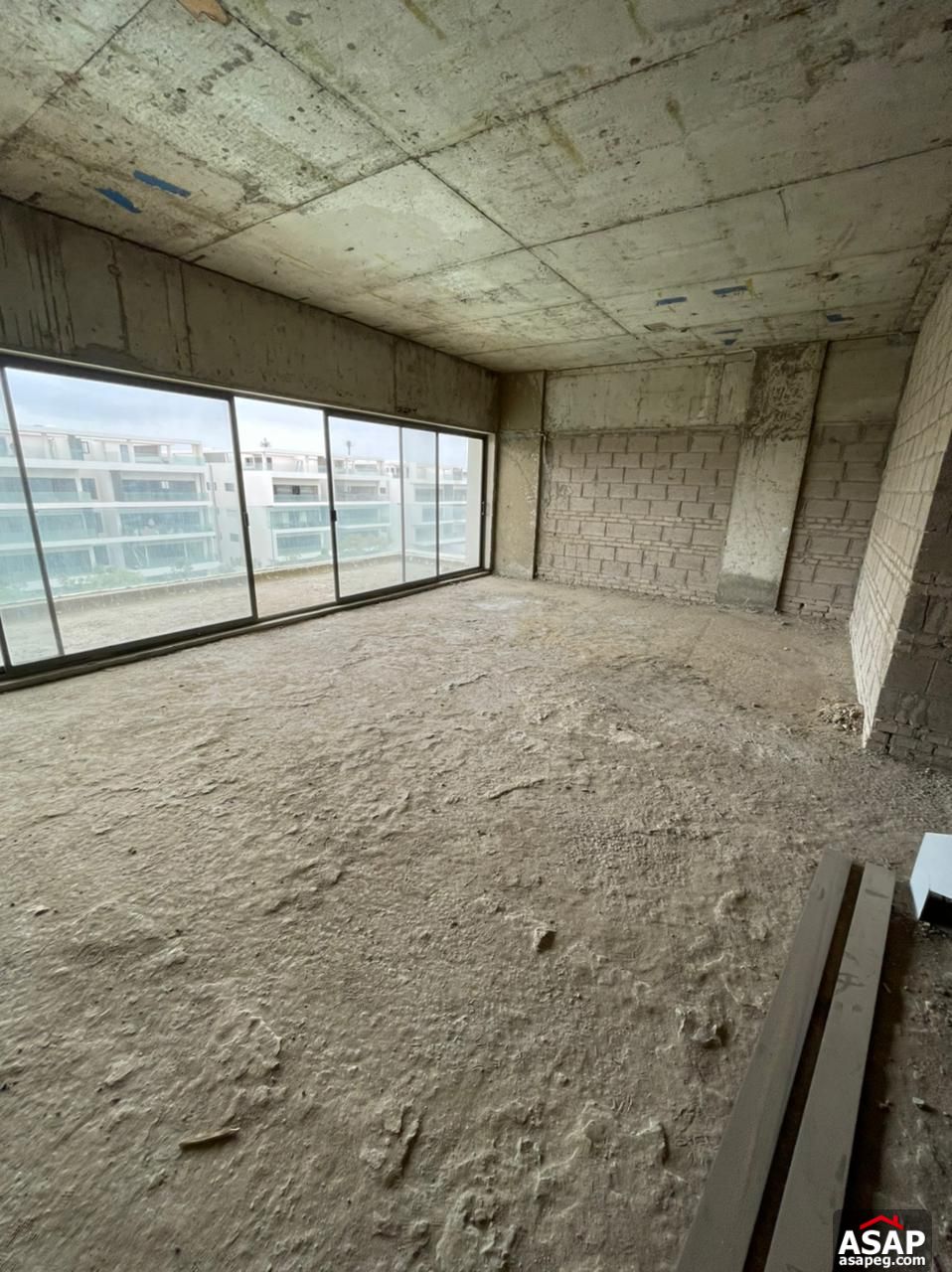 Penthouse for Sale in Lake View Residence