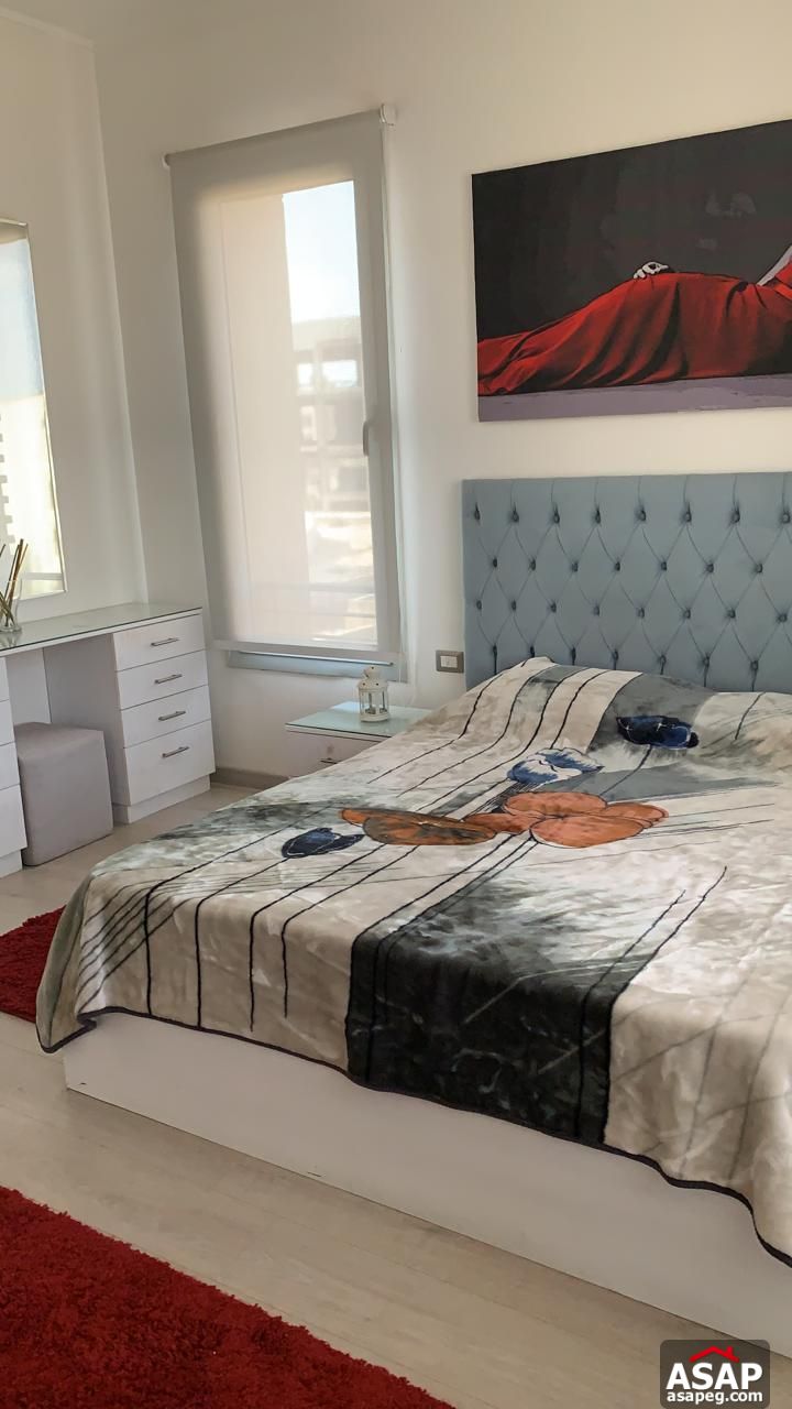 Studio with Garage for Rent in Village Gate