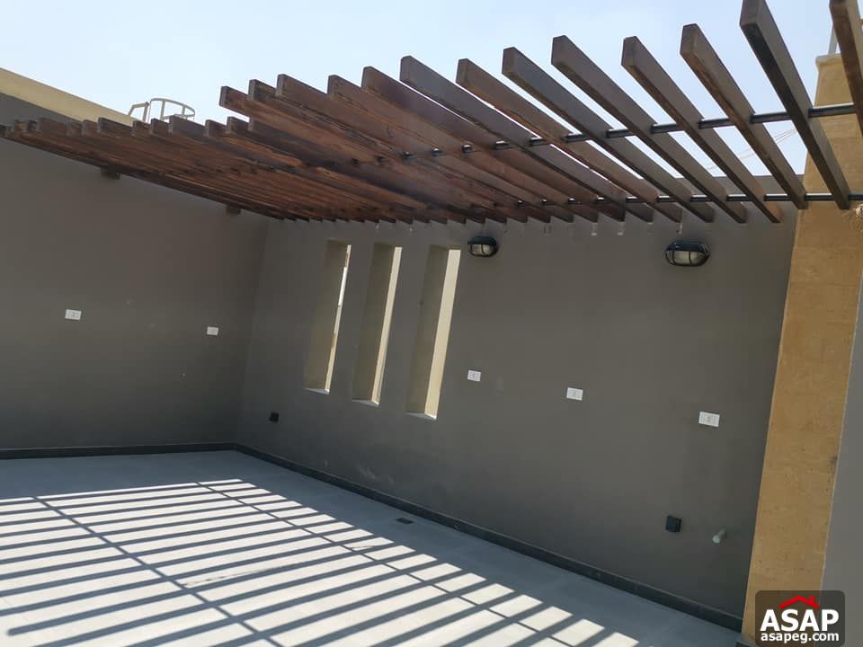 Duplex with Roof for Rent in Eastown