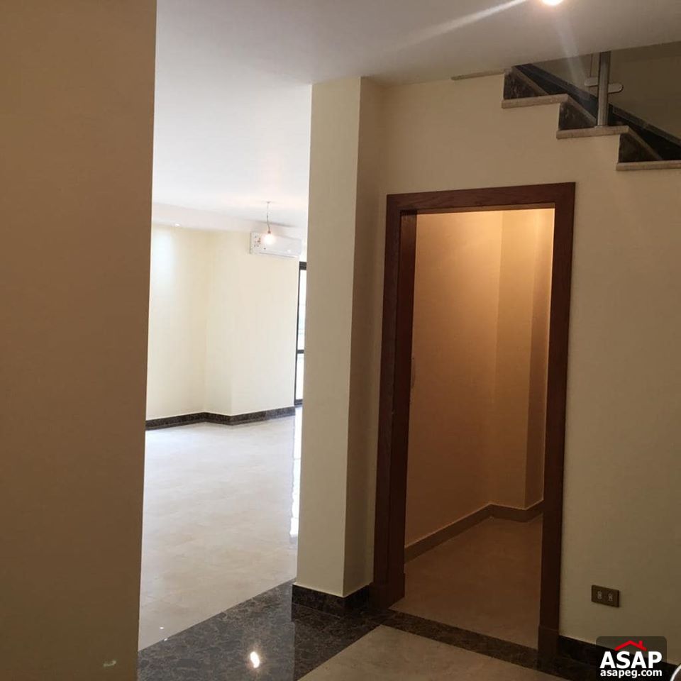 Duplex with Garden in Eastown for Rent Duplex with Garden in Eastown for Rent