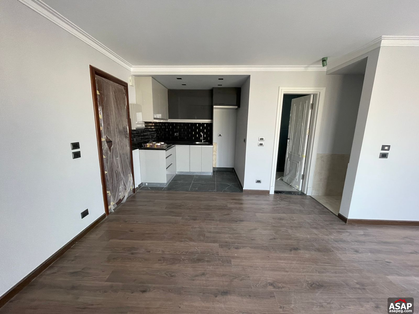 Studio with Roof for Rent in Eastown Sodic