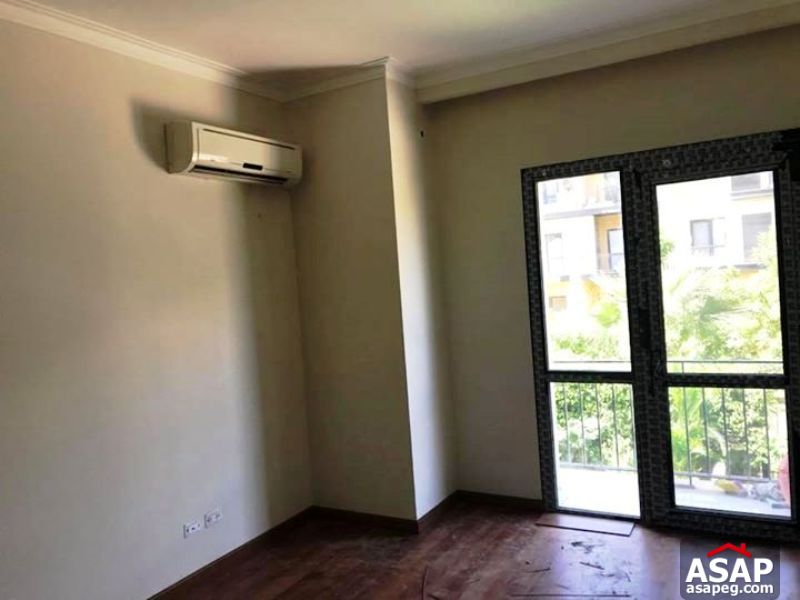 Apartment with Balcony for Rent in Westown Apartment with Balcony for Rent in Westown