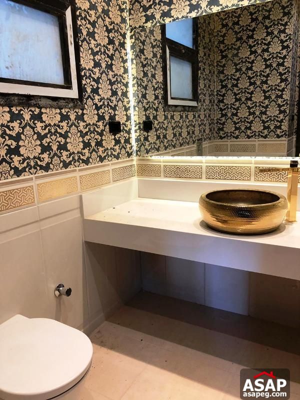 Property with Garden View in Eastown Property with Garden View in Eastown