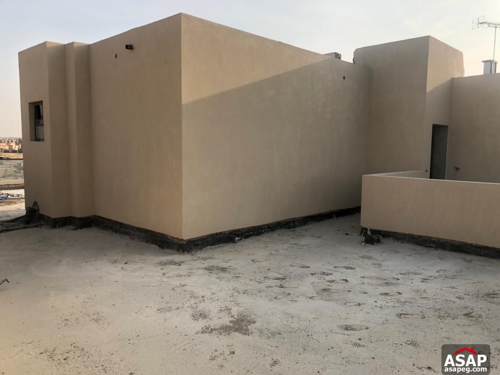 Penthouse with Pool View for Sale in Azad Compound