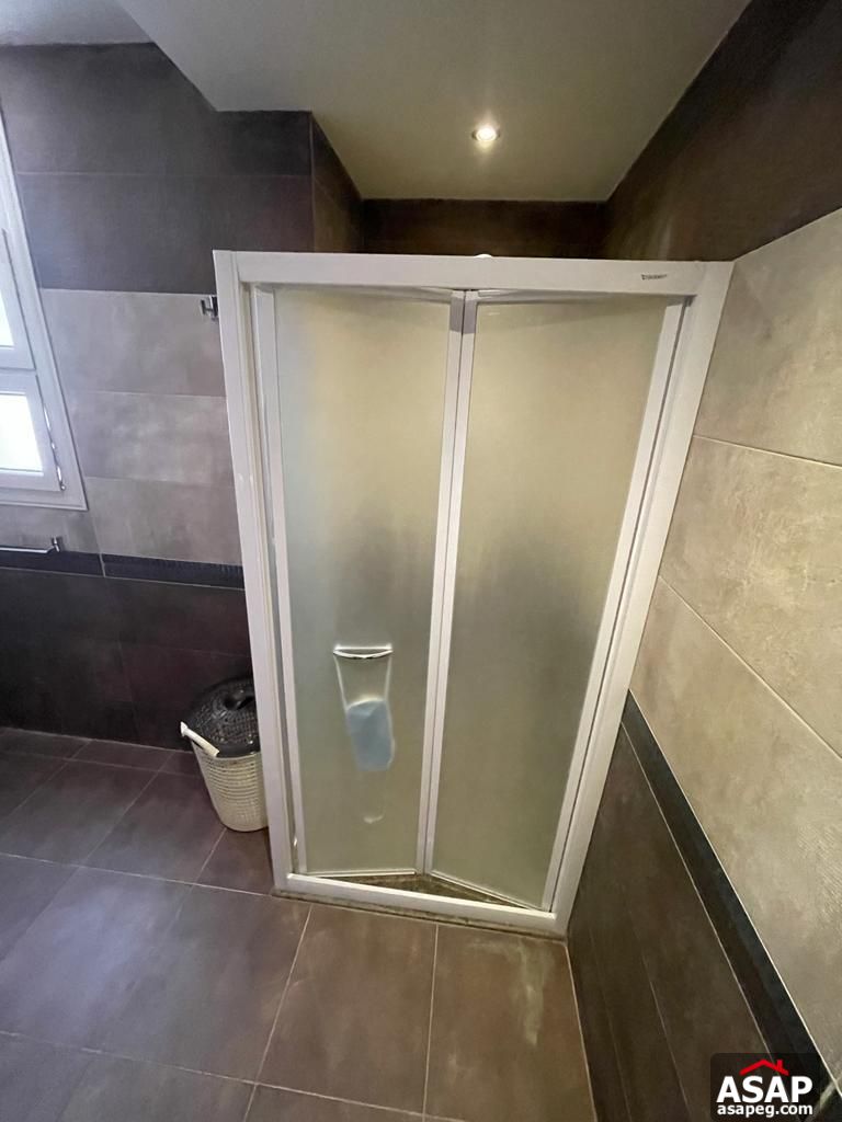 Finished Villa with Lake View for Sale in Hacienda Bay Finished Villa with Lake View for Sale in Hacienda Bay