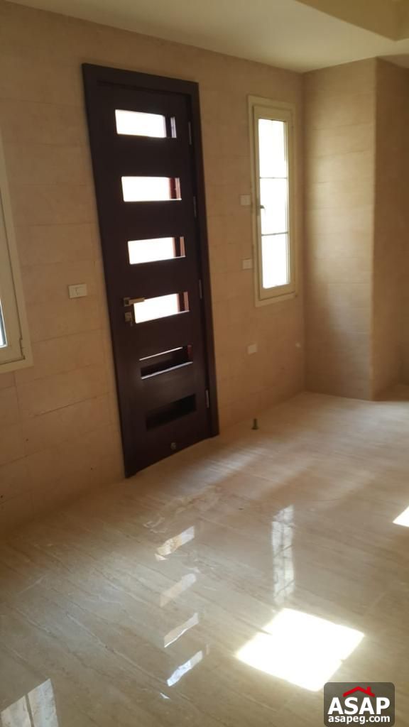 Stand Alone with Swimming Pool for Rent in Hyde Park