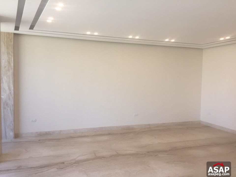 Apartment for Rent in West Golf