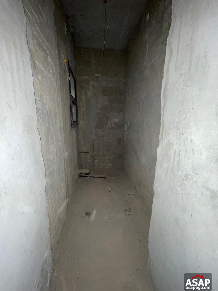 Apartment with Garden View for Sale in Eastown Apartment with Garden View for Sale in Eastown