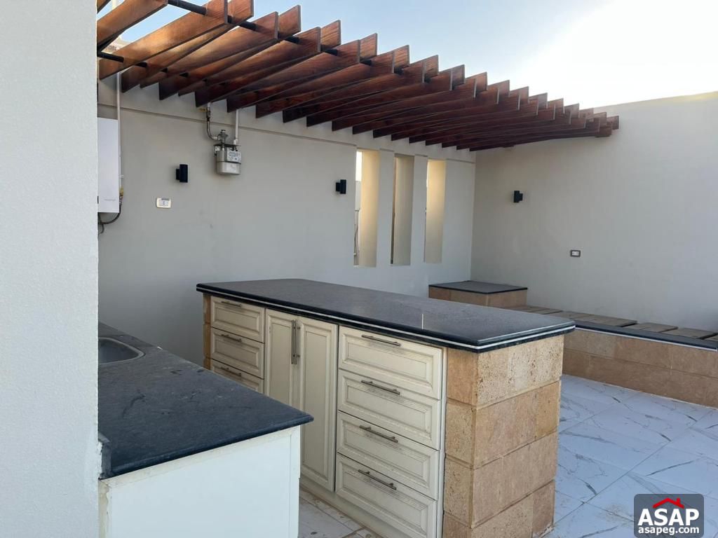 Triplex for Rent in Eastown Compound Triplex for Rent in Eastown Compound