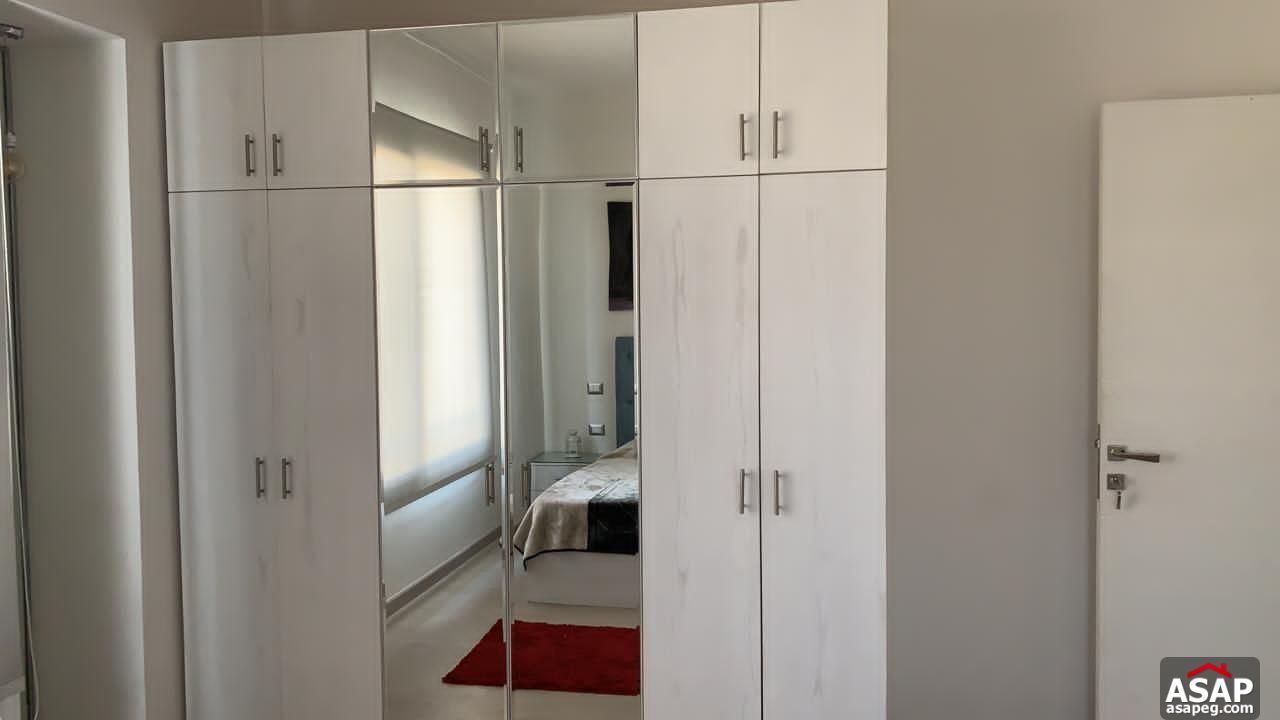 Studio with Garage for Rent in Village Gate