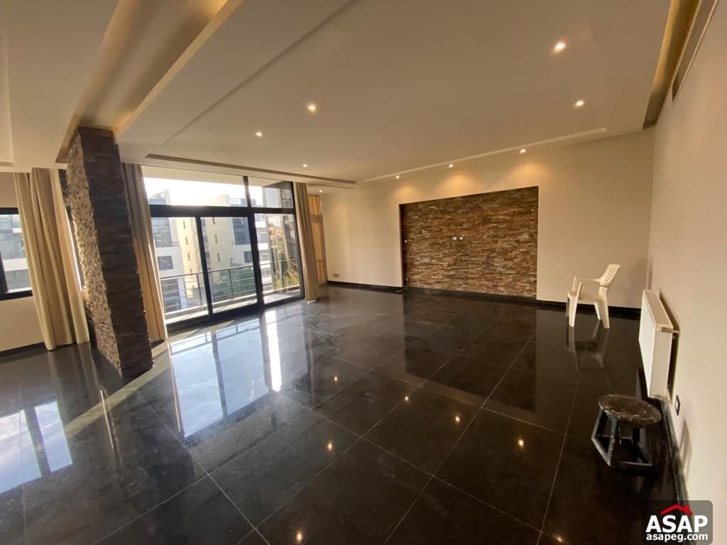 Apartment with Lake View for Rent in the WaterWay