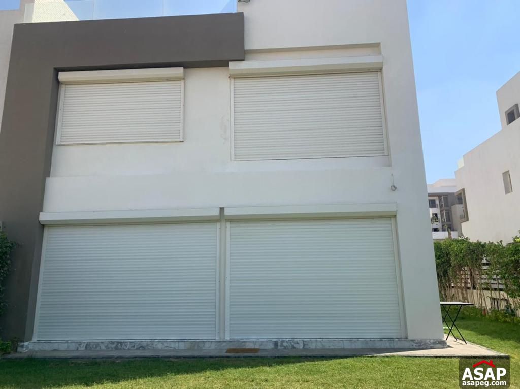 Twin House for Sale in Hyde Park Twin House for Sale in Hyde Park