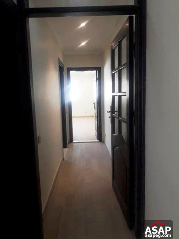 Apartment with Pool View in Mountain View Apartment with Pool View in Mountain View