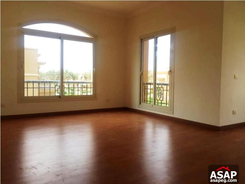 Villa with Private Garden in New Cairo for Rent
