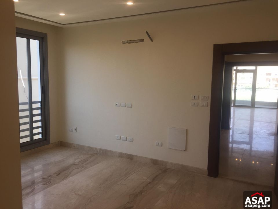 Apartment for Rent in West Golf