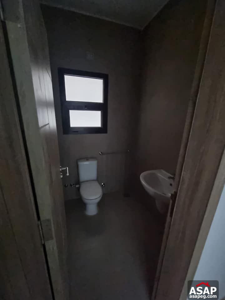 Nice Apartment with Landscape View for Rent in Fifth Square