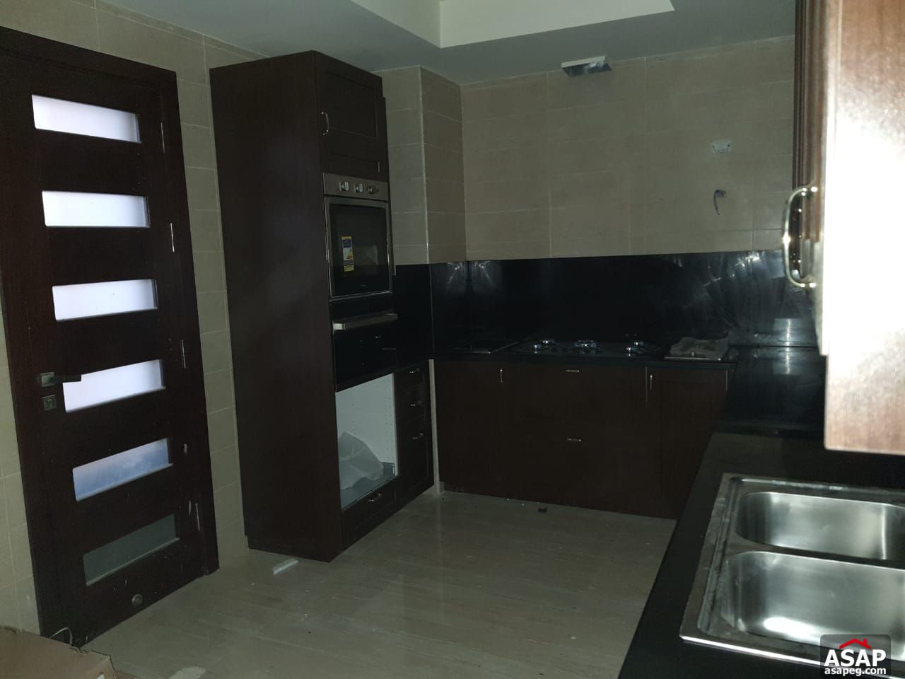 Stand Alone with Swimming Pool for Rent in Hyde Park