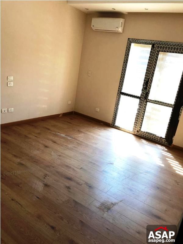 Apartment with Garden for Rent in Westown Apartment with Garden for Rent in Westown