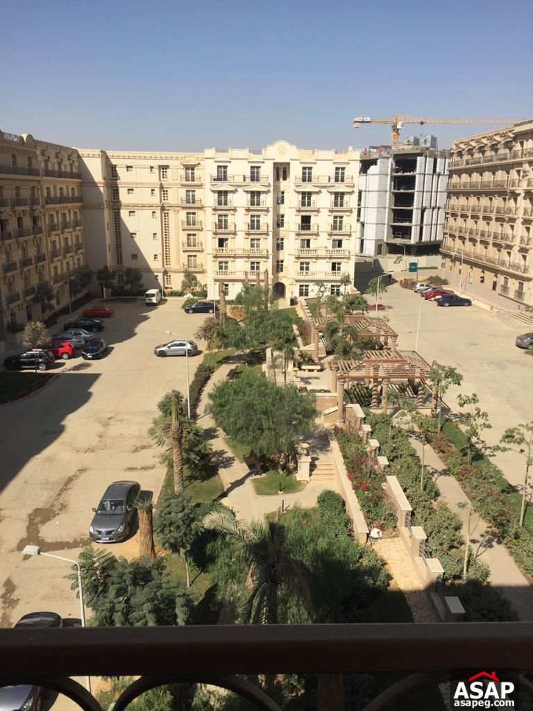 Studio with Garden View for Sale in Hyde Park