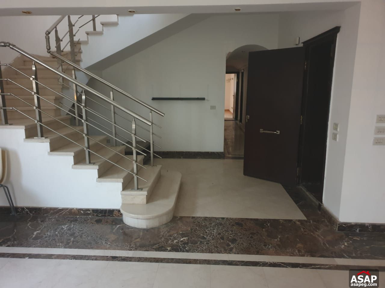 Penthouse for Rent in West Golf