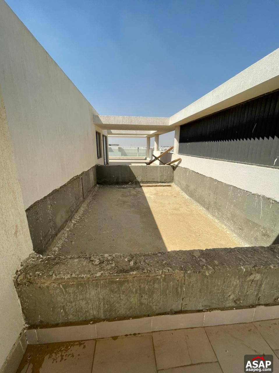 Penthouse with Pool for Sale in Lake View Residence