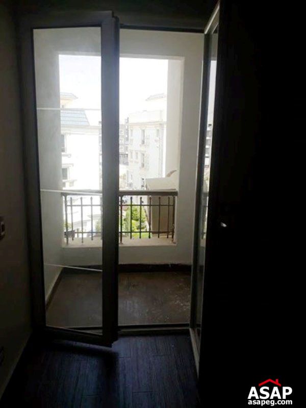 Apartment with Pool View in Mountain View Apartment with Pool View in Mountain View