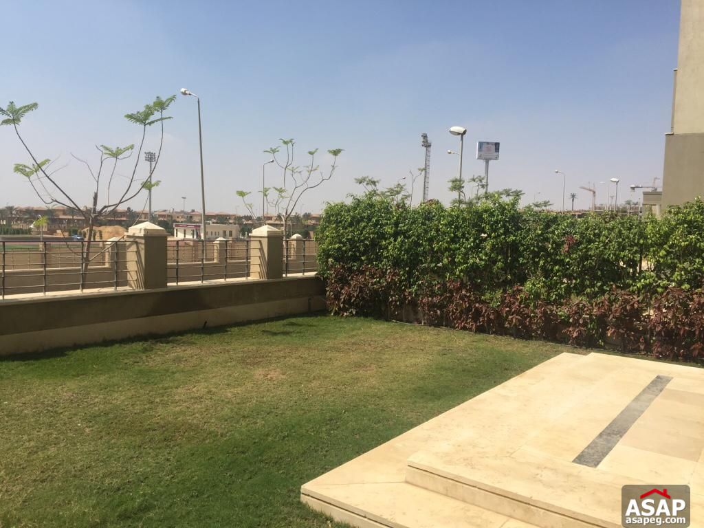 Apartment with Private Garden in The Village Palm Hills