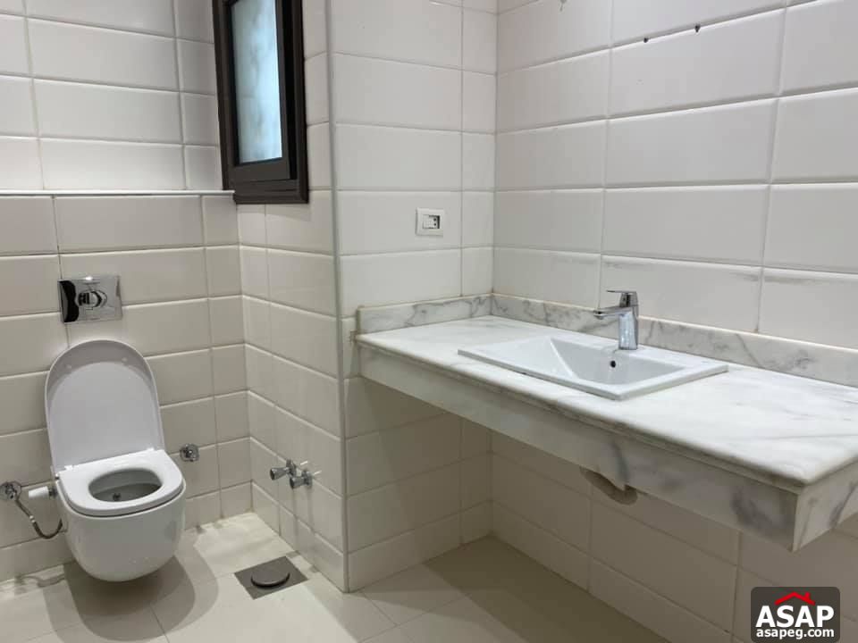 Stand Alone with Swimming Pool for Sale in Beverly Hills