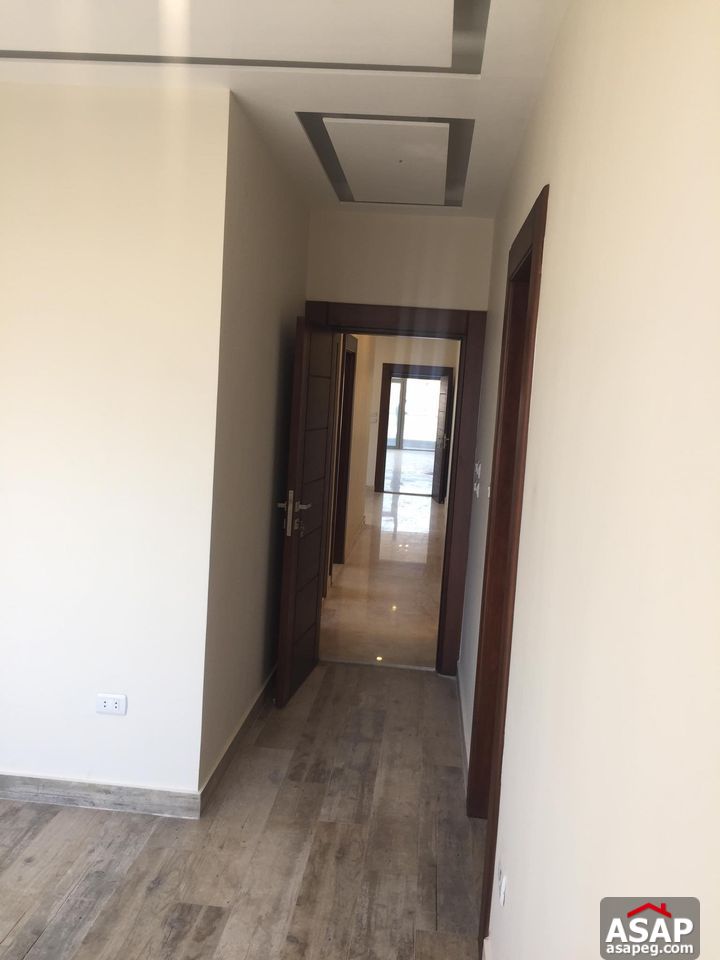 Apartment for Rent in West Golf