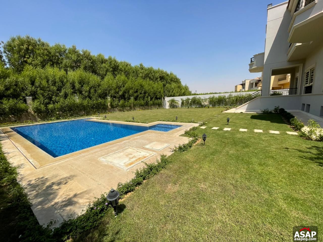 Villa with Swimming Pool for Sale in Fountain Park Villa with Swimming Pool for Sale in Fountain Park