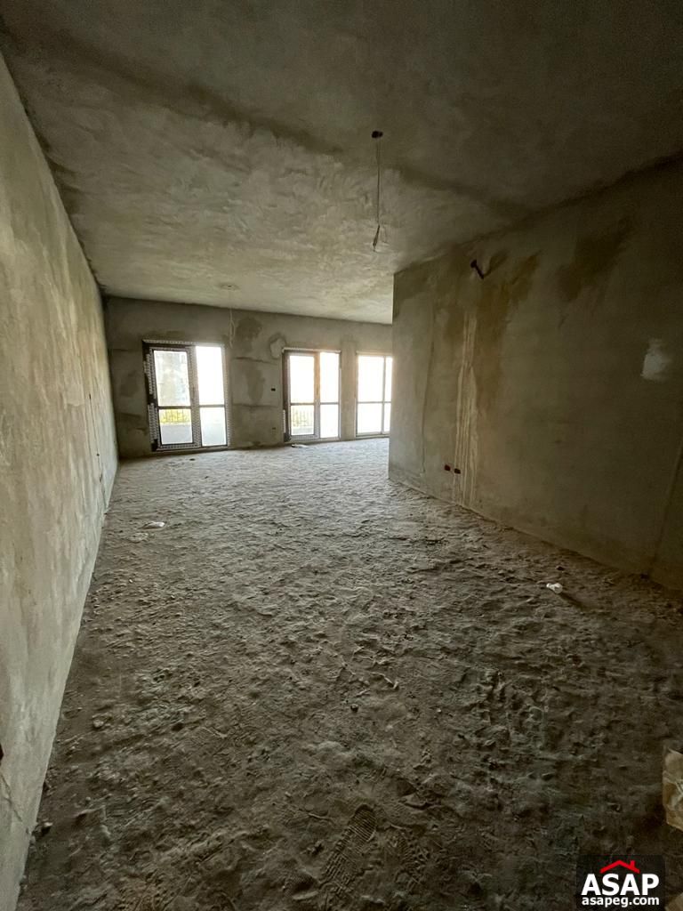 Apartment with Garden View for Sale in Eastown Apartment with Garden View for Sale in Eastown