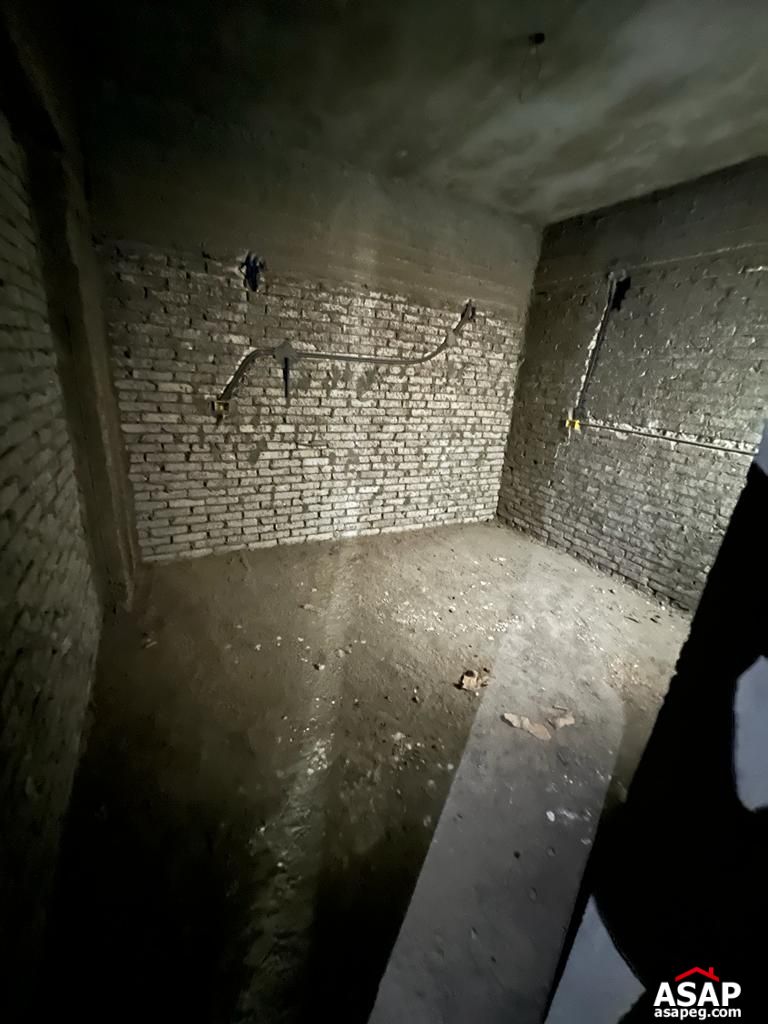 Penthouse with Lake View for Sale in Stone Residence Penthouse with Lake View for Sale in Stone Residence