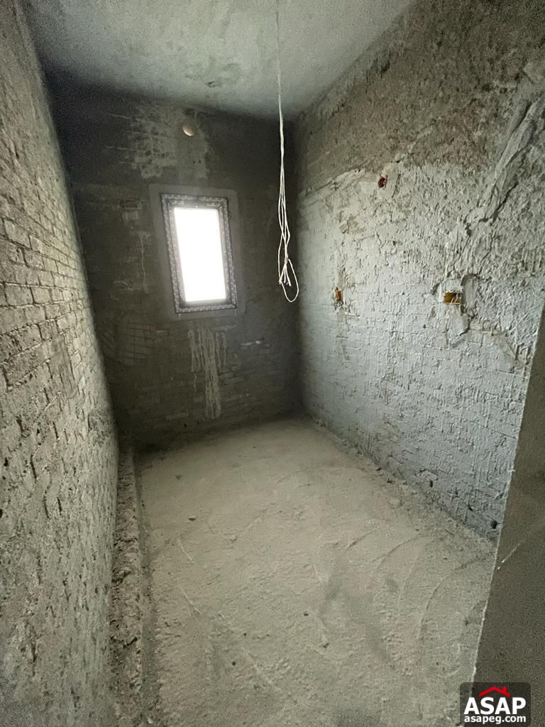 Apartment with Garden View for Sale in Eastown Apartment with Garden View for Sale in Eastown