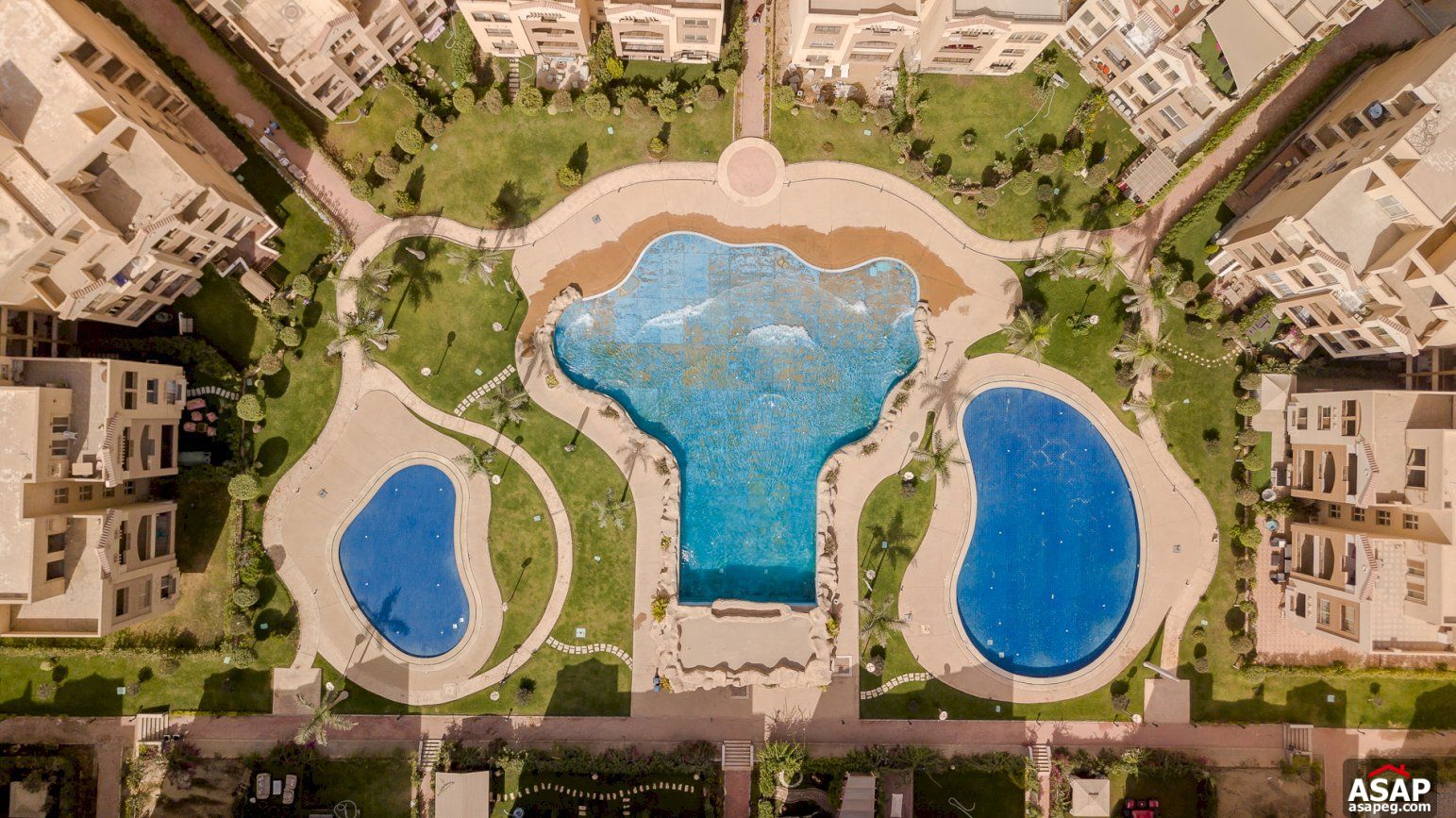 Flat with private garden at highland park for sale