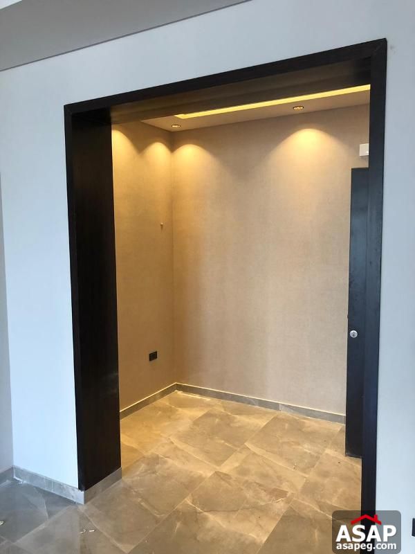 Property with Garden View in Eastown Property with Garden View in Eastown