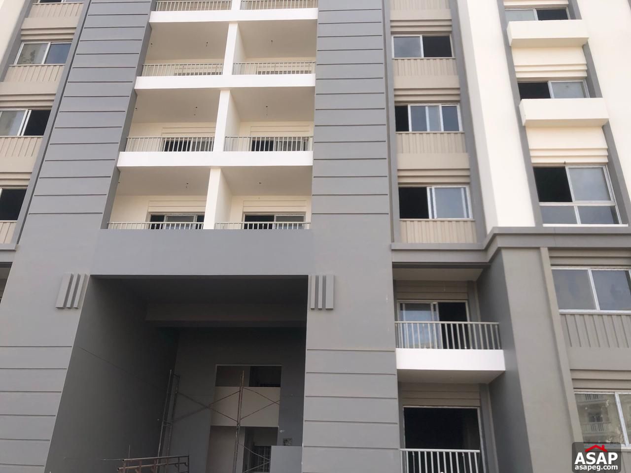 Apartment for Sale in Hyde Park Compound