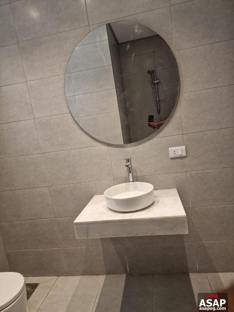 Apartment in Village Gate Palm Hills