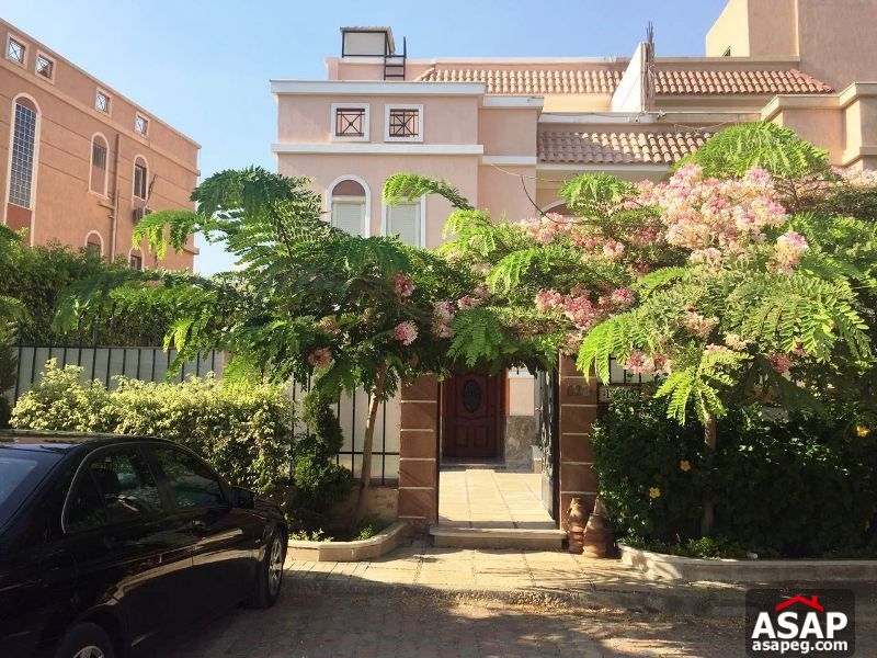 Villa for Rent in 6 October with a nice garden