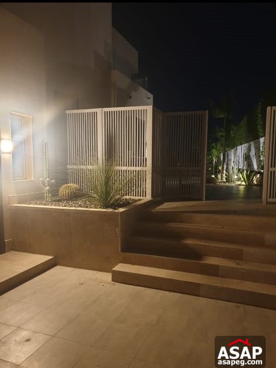 Villa with Garden for Sale in Hacienda Bay Villa with Garden for Sale in Hacienda Bay